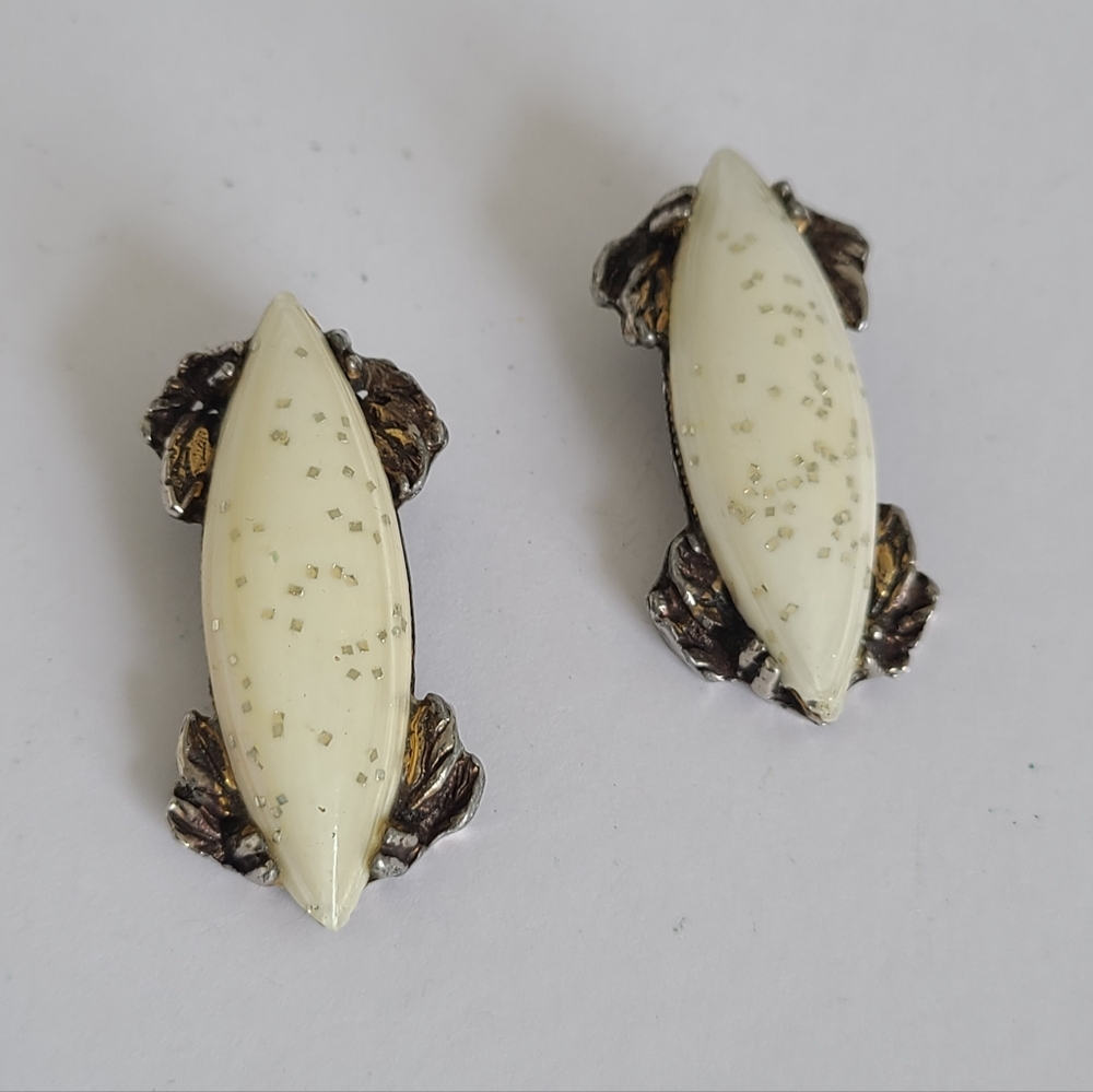 Vintage Marquis Glitter Speckled Resin Silver Tone Leaf Chunky Clip On Earrings